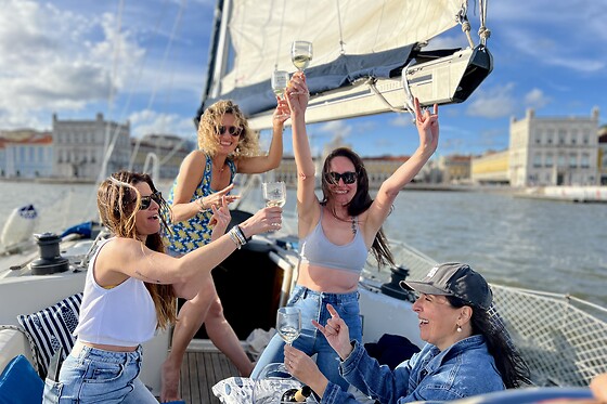 Cruzeiro para grupo até 10 pessoas com a Salty Planet Charter I Sailing Tours Lisboa nos Olivais (Lisboa)