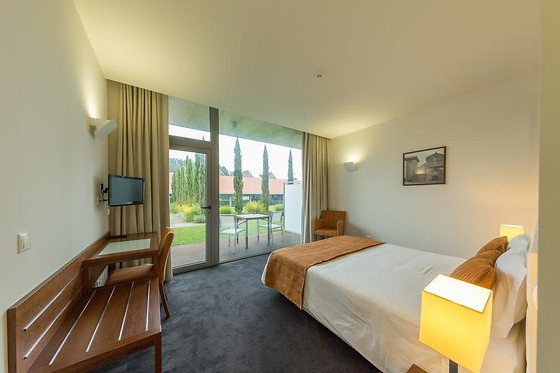 Uma noite em quarto duplo com pequeno-almoço para 2 em Quinta da Cruz Hotel Rural & Spa**** em Vila Meã (Porto)