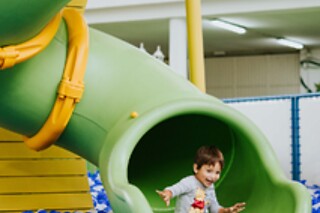 Entrada no Feijão Verde Fun Park com lanche incluído | Para 3 pessoas - 2h | Sintra