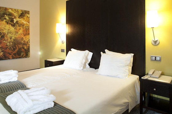 Uma noite em quarto duplo com pequeno-almoço para 2 em Hotel Quinta Mirabela***** em Funchal (Madeira)
