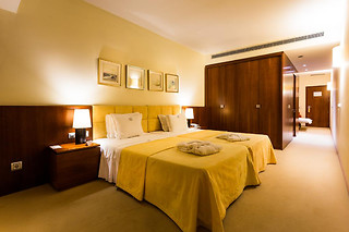 Uma noite em quarto twin com pequeno-almoço para 2 em Santana Hotel & Spa**** em Vila do Conde (Porto)