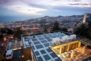 Uma noite em quarto duplo com pequeno-almoço para 2 em Hotel Quinta Mirabela***** em Funchal (Madeira)