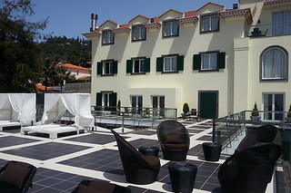 Uma noite em quarto duplo com pequeno-almoço para 2 em Hotel Quinta Mirabela***** em Funchal (Madeira)