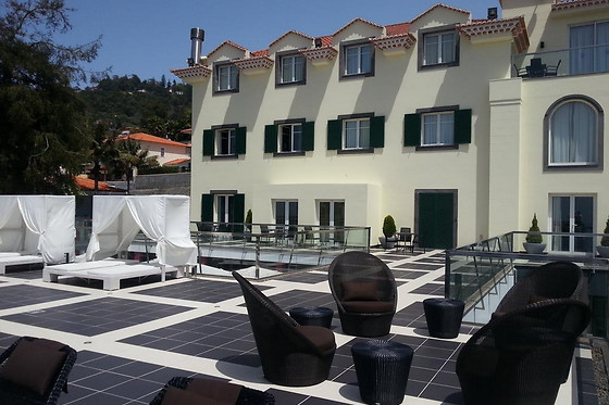 Uma noite em quarto duplo com pequeno-almoço para 2 em Hotel Quinta Mirabela***** em Funchal (Madeira)